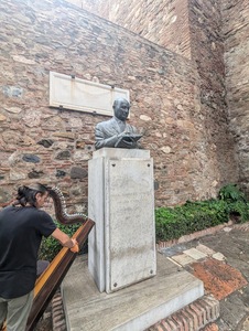 Busto de Juan Temboury